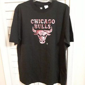 NEW Adidas Chicago Bulls Trefoil Logo T--Shirt, NBA, Size Large